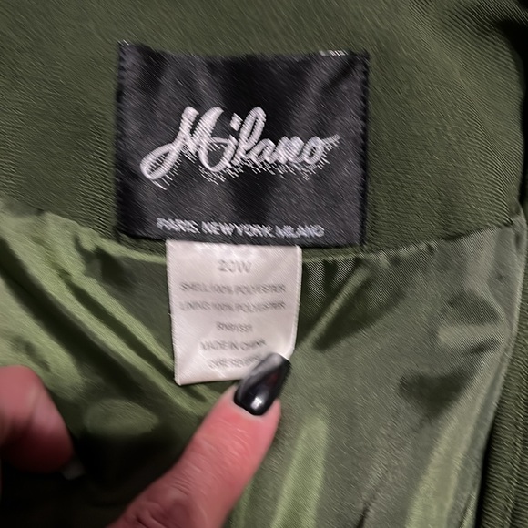 Gorgeous olive green dress coat. - Picture 4 of 10